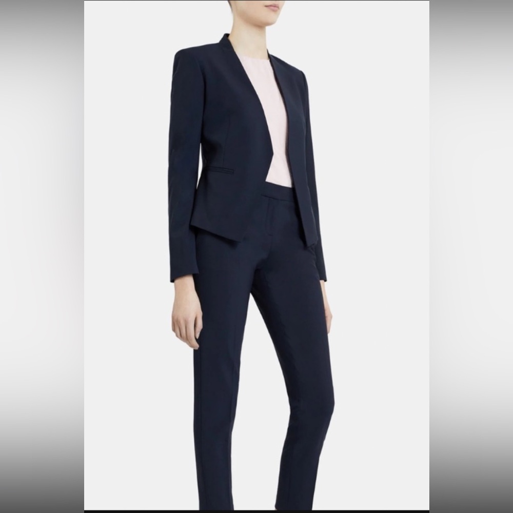 Theory Navi Three Piece Suite